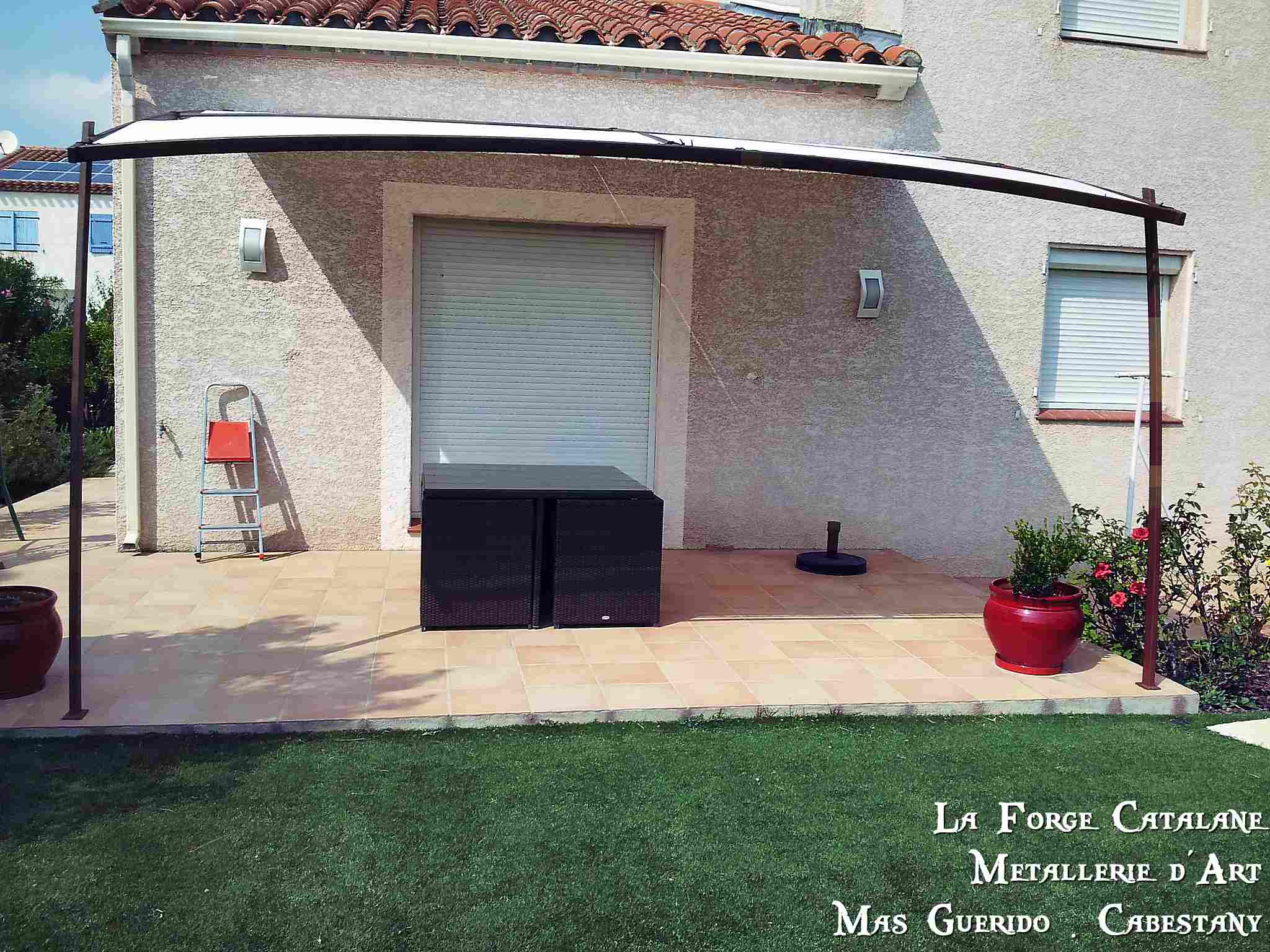 pergola tube cintree moderne SOLTIS fer Forge Catalane Cabestany (2).jpg